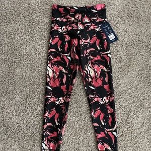 Marika 25” Capri leggings